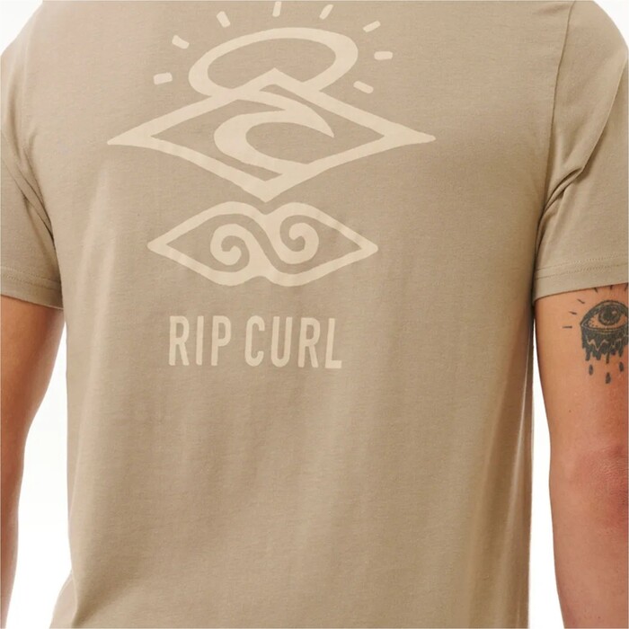 2024 Rip Curl Mnner Search Icon Tee 0CBMTE - Sand Dune